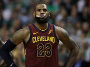 LeBron James verlor mit Cleveland auch das zweite Playoff-Halbfinalspiel in Boston (Bild: KEYSTONE/AP/CHARLES KRUPA)