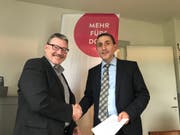 Bruno Baumgartner, Leiter Immobilien/ICT der SOB (links) und Wattwils Gemeindepräsident Alois Gunzenreiner. Bild: PD