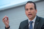 FDP-Ständerat Damian Müller schiesst gegen Parteikollege Andri Silberschmidt. (KEYSTONE/Marcel Bieri)