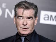 Für seine Gesangskünste ist Ex-Bond Pierce Brosnan nicht bekannt: Zu seinem heutigen 65. Geburtstag dürften aber ohnehin andere für ihn singen. (Bild: Keystone/AP Invision/RICHARD SHOTWELL)