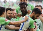Lernt nun Holstein Kiel kennen: Wolfsburg-Stürmer Divock Origi (Mitte). (Bild: Focke Strangmann/Keystone (Wolfsburg, 12. Mai 2018)).