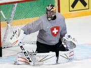 Reto Berra ist nicht ernsthaft verletzt. Das letzte Training vor dem Viertelfinal gegen Finnland machte er jedenfalls mit (Bild: KEYSTONE/SALVATORE DI NOLFI)