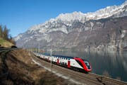 Die neuen Fernverkehr-Doppelstockzüge, hier am Walensee, sollen künftig auch im Rheintal fahren. (Bild: Dario Häusermann/SBB)