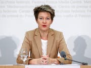 Bundesrätin Simonetta Sommaruga bei der Präsentation des nationalen Aktionsplans zur Verhinderung von Radikalisierung. Nun hat der Bundesrat beschlossen, Projekte in den nächsten fünf Jahren mit fünf Millionen Franken zu unterstützen. (Bild: KEYSTONE/PETER KLAUNZER)