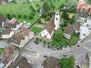 Die Parkplätze vor dem Kirchplatz in Thal werden neu angeordnet. (Bild: Tino Dietsche)