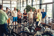 Warum nicht einen Boxenstopp mit Werkbesichtigung einlegen? Die Biketec AG verbindet sportliches Geschick mit wissenswerten Infos. (Bild: PD)