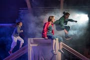 Jetzt muss bei den Darstellern alles sitzen: Hauptprobe des Jugendtheaterstücks «All Inclusive». (Bild: Pius Amrein / Willisau, 16. Mai 2018)