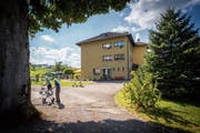 Idyllisch gelegen aber weit ab vom Schuss und alt: das Altersheim Espel. (Bild: Urs Bucher (6. September 2016))