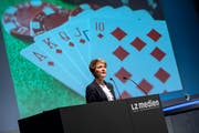 Bundesrätin Simonetta Sommaruga am Mittwochabend im Auditorium der Luzerner Zeitung. Bild: Pius Amrein (Luzern, 16. Mai 2018)
