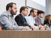 Mit dem Slogan "Rette das freie Internet" setzt sich ein Komitee gegen das Geldspielgesetz ein. Mit dabei sind unter anderen die Jungen Grünen, die Digitale Gesellschaft und der Chaos Computer Club. (Bild: KEYSTONE/PETER SCHNEIDER)