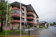 Die Gemeinde möchte zusätzliche Räume im Gebäude an der Chrüzmattstarsse erwerben. (Bild: Corinne Glanzmann, Dallenwil, 15. Mai 2018)
