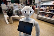Roboter «Pepper» wurde an der Hochschule Luzern geschaffen. Bild: Pius Amrein (16. Dezember 2017)