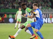 Brachte Wolfsburg 1:0 in Führung: Divock Origi (li.) (Bild: KEYSTONE/EPA/FOCKE STRANGMANN)