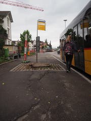 Nur noch der Strunk und der unebene Wurzelboden erinnern an den Kastanienbaum. (Bild: Angelina Donati)
