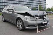 Der Autolenker konnte nicht mehr bremsen, verletzt wurde aber zum Glück niemand. Bild: PD