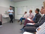Peter Hofmann, Primarlehrer, Jurist und Geschäftsführer der Fachstelle Schulrecht GmbH, bei seinem Referat. (Bild: PD)