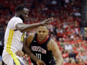 Eric Gordon von den Houston Rockets im Duell mit Golden States Draymond Green (Bild: KEYSTONE/AP/DAVID J. PHILLIP)
