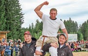 Lars Geisser einmal als Geschäftsmann und bei seinem bisher einzigen Sieg beim Wolzenalp-Schwinget.
