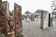 Der Kiesplatz mit alten Grabsteinen auf dem Friedhof Bernrain gefällt nicht allen. (Bild: Donato Caspari)