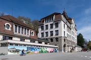 Das St. Karli Schulhaus , fotografiert am 11. April 2018 in Luzern. Im Vordergrund der Anbau von 1964, der abgerissen werden soll. (LZ/Eveline Beerkircher)