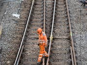 Die SBB muss nach einem Suizid auf einer Bahnstrecke im Kanton Zürich nicht für den Feuerwehreinsatz bezahlen. Das hat das Bundesgericht entschieden. (Bild: KEYSTONE/URS FLUEELER)