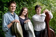 Johannes, Agnes und Jakob Herzog spielen mit Leidenschaft Cello. (Bild: Donato Caspari)