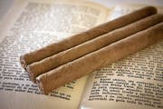 Handgerollte kubanische Zigarren. «Montecristo» gehören zu den qualitativ hochwertigen und teuren unter ihnen. (Bild: Getty)