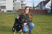 Hündin Nischa und Tatjana Flammer sind ein Herz und eine Seele – seit der Maturaarbeit noch mehr als vorher. Bild: Marco Cappellari