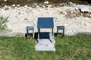 Der Tisch von Roman Signer, aufgenommen am 5. August 2013 in Appenzell. (KEYSTONE/Christian Beutler)