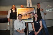 Die neue Stanserhorn-Briefmarke ist enthüllt. Auf dem Bild (von links): Bernhard Kallen, Leiter Produktmanagement Briefmarken und Philatelie Post, Fabienne Huber, Leiterin Marketing der Stanserhorn-Bahn, Bahn-Direktor Jürg Balsiger, Isabelle Bühler, Produktmanagerin Briefmarken und Philatelie Post, und Gestalter Diego Balli. (Bild: Matthias Piazza, Stanserhorn, 17. Mai 2018)
