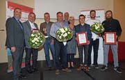 Vertreter der drei ausgezeichnen Firmen nehmen die Ehrungen entgegen.