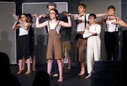 Das Kinder- und Jugendtheater Zug bei der Aufführung des Stücks «Die Kinder von Noah» im Theater in der Metalli Zug. Bild Werner Schelbert (18. Mai 2018)
