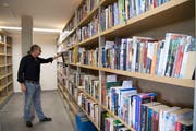 Diese Bücher haben die Sprecherinnen und Sprecher in Landschlacht als Hörbücher eingelesen. Bild: Ralph Ribi
