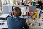 Für Studenten bieten Praktika erste Erfahrungen in der Berufswelt. (Gaetan Bally/Keystone)