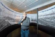 Museumsleiter Jörg Ch. Diehl im begehbaren Panorama der Ausstellung «360 Grad». (Bild: Eveline Beerkircher (Vitznau, 17. Mai 2018))