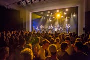 Das Publikum kam: Die Band Techtelmechtel bei ihrem Auftritt an den Stanser Musiktagen (Bild André A. Niederberger, 14. April 2018)