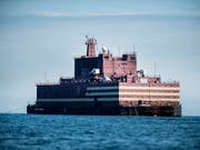 Dieser schwimmende Klotz produziert genügend Energie, um rund 200'000 Menschen mit Strom zu versorgen. (Bild: KEYSTONE/EPA SCANPIX DENMARK/TIM KILDEBORG JENSEN)