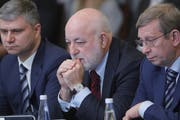 Der russische Oligarch Vitkor Veselberg (Mitte). Bild: Getty