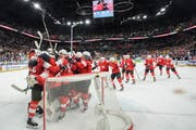 Überschwängliche Freude bei den Schweizern nach dem Triumph gegen die Kanadier. | Bild: Andy Mueller/Freshfocus (Kopenhagen, 19. Mai 2018)