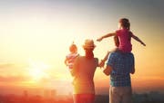 Bilder, die wir mit Familien assoziieren, entsprächen oft nicht der Realität, sagen Gegner der Kesb-Initiative. (Bild: Getty)