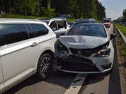 Eine Auffahrkollision hat am Freitagnachmittag auf der Autobahn A1 im Kanton Solothurn fünf Verletzte gefordert. (Bild: Kantonspolizei Solothurn) (Bild: Kantonspolizei Solothurn)