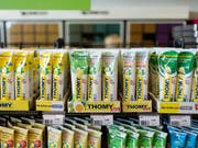 Bei Coop kommen die boykottierten Nestlé Produkte wie Mayonnaise schrittweise in die Regale zurück (Symbolbild). (Bild: KEYSTONE/GAETAN BALLY)