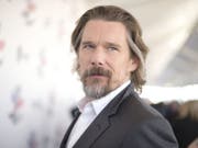 Ethan Hawke ist erst 47 und erhält in Locarno bereits den Lebenswerkpreis Excellence Award. Schliesslich ist er seit über 30 Jahren im Geschäft. (Bild: Keystone/AP Invision/RICHARD SHOTWELL)