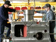 Der Wirtschaftsmotor gerät ins Stottern: "Der Industriesektor hat zum Start ins zweite Quartal zwar weiter an Dynamik verloren, die Wachstumsrate blieb jedoch auf erfreulich hohem Niveau", sagt Markit-Chefökonom Chris Williamson. (Bild: Keystone/AP/Heribert Proepper)