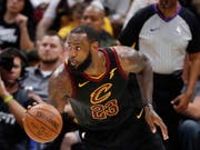 LeBron James (im Bild) führte Cleveland zu einem deutlichen Heimsieg über die Boston Celtics (Bild: KEYSTONE/EPA/DAVID MAXWELL)