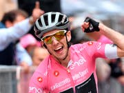 Dritter Etappensieg am diesjährigen Giro: Der Brite Simon Yates baut seine Führung im Gesamtklassement weiter aus (Bild: KEYSTONE/AP ANSA/DANIEL DAL ZENNARO)