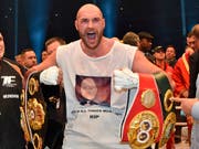 Tyson Fury im November 2015 nach seinem gewonnen WM-Kampf gegen Wladimir Klitschko (Bild: KEYSTONE/AP/MARTIN MEISSNER)