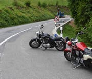 Die Motorradfahrerin wurde mit unbestimmten Verletzungen mit der Rega ins Spital geflogen. (Kapo SG)