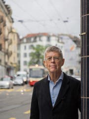 Peter Ettler an der lauten Forchstrasse in der Zürcher Innenstadt. (Bild: Hanspeter Schiess (Zürich, 15. Mai 2018))