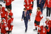Enttäuschung bei den Schweizer Spielern mit Trainer Patrick Fischer nach dem Spiel. | Bild: Salvatore Di Nolfi / Keystone (Kopenhagen, 20. Mai 2018)